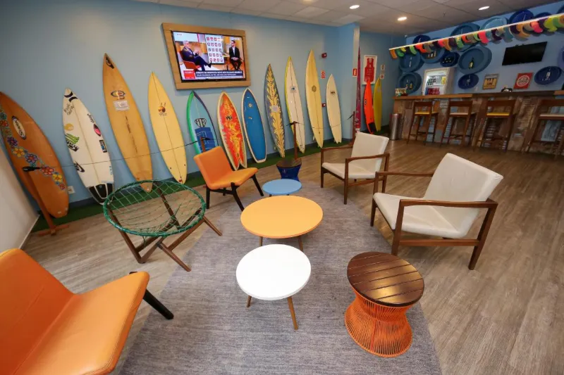 Área comum do Delphin Surf Hotel