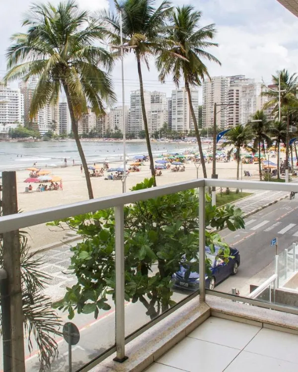 Varanda com vista para a Praia das Astúrias