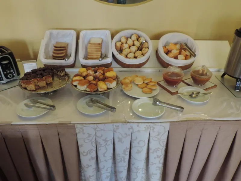Café da manhã e refeições do Hotel Costa Balena