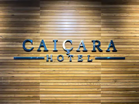 Caiçara Hotel Santos: letreiro da fachada