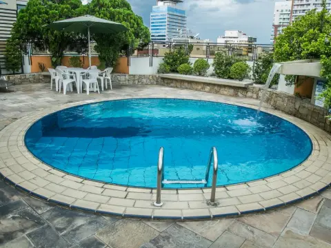 Cosmopolitan Praia Flat: piscina