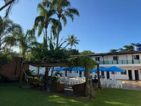 Pousada Acácias: jardim e piscina