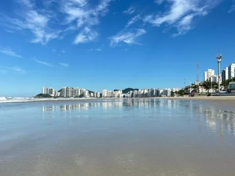 Orla da Praia das Pitangueiras, no centro do Guarujá